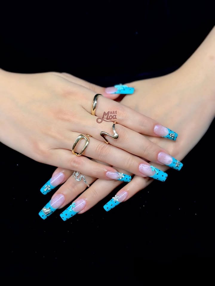 Các nàng đã thử màu trend mới chưa 💅🏻🌸🥰
⸻
👙 Cứng móng tạo cầu + sơn thạch —